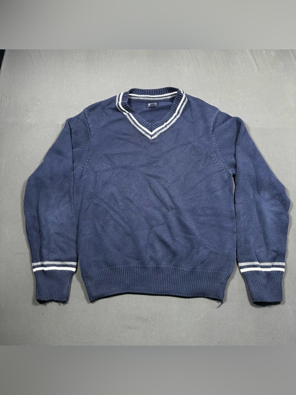 Men’s Denver Hayes Navy Blue V-Neck Sweater Cricket Style Striped Trim Size XL